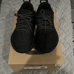 Yeezy 350 v1 Pirate Black size 5